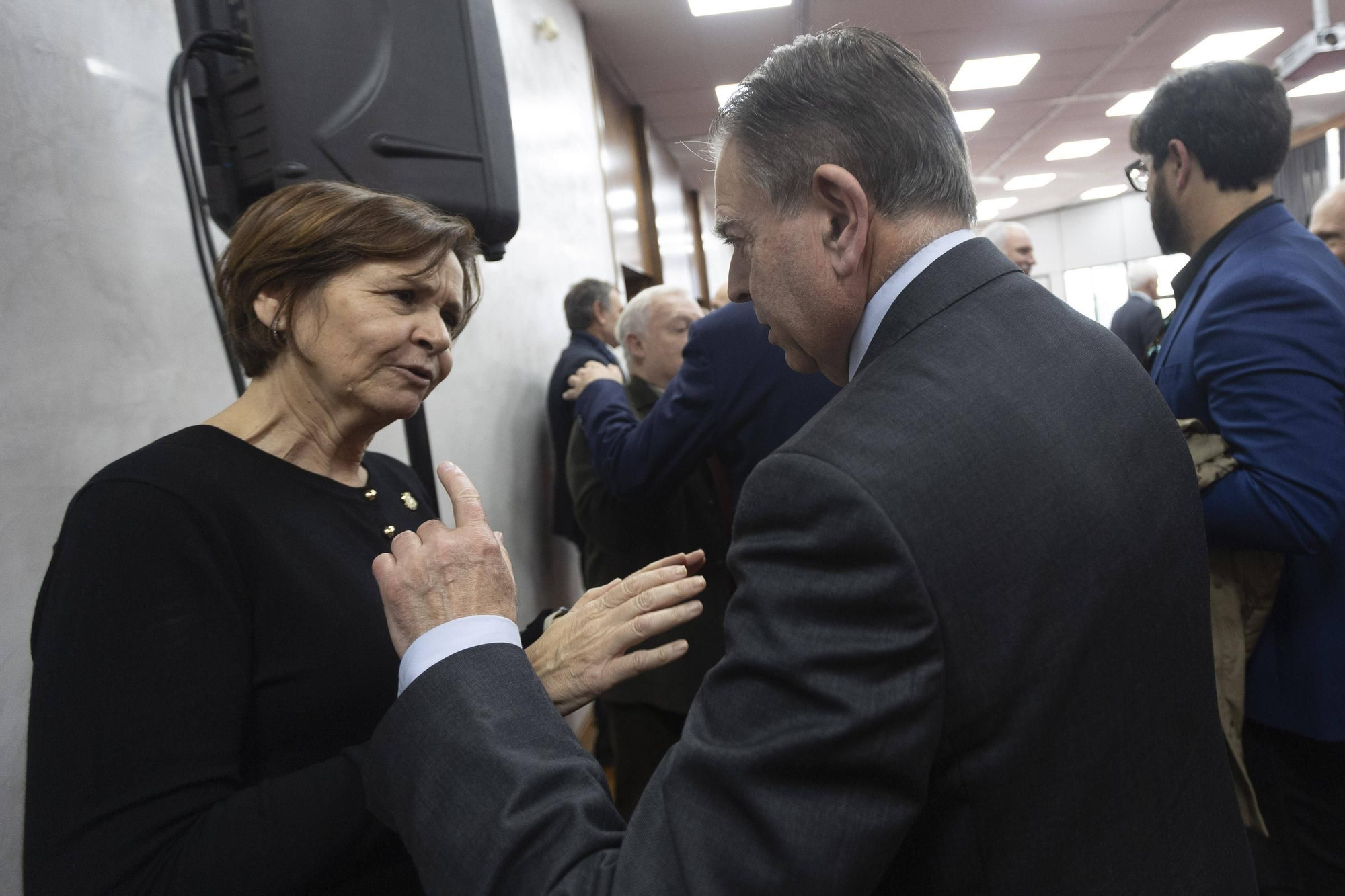 En imágenes: Obdulia Fernández recoge la Medalla de Oro de la Cámara de Oviedo