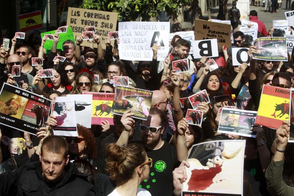 Manifestación y performance antitaurina en Valencia