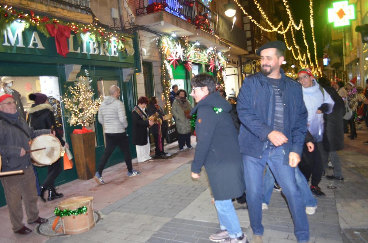 El pasacalles de folclore en Benavente, en imágenes