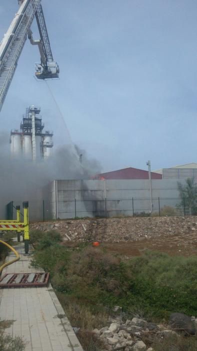 Explosión e incendio en Arinaga