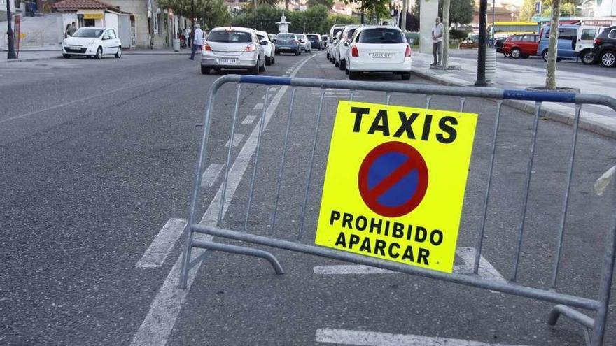 Parada de taxis de Montero Ríos. // C. G.