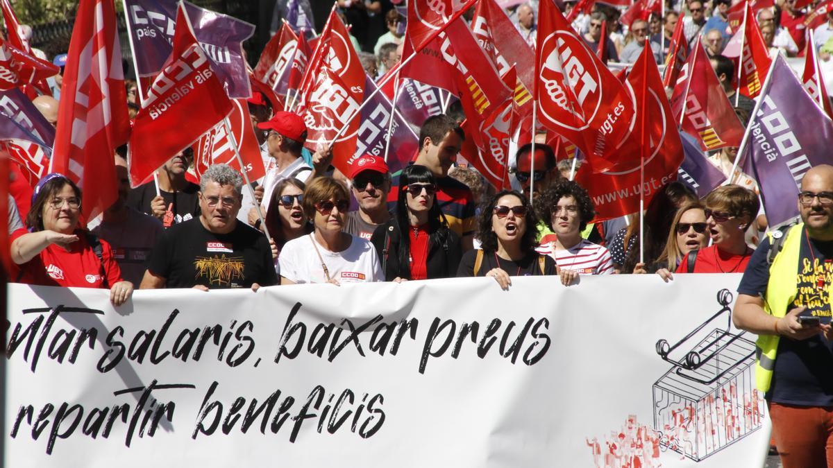 Un millar de personas en la manifestación del 1 de mayo de Alcoy