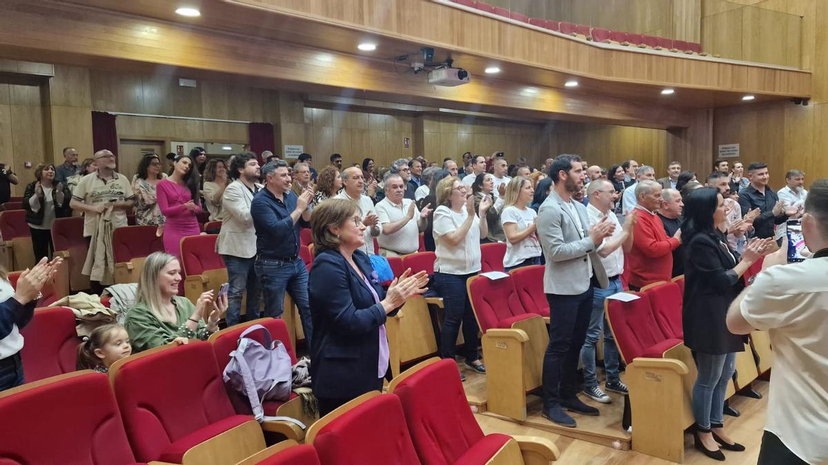 El público aplaudiendo a María Ferreirós.