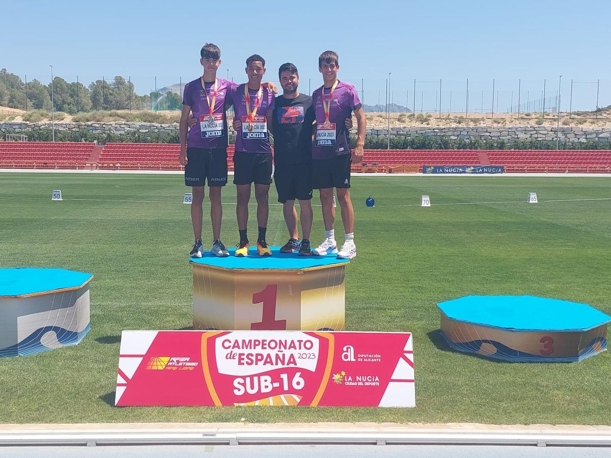 Actuación histórica del Playas de Castellón en los 100 metros vallas con tres atletas en las tres primeras posiciones.
