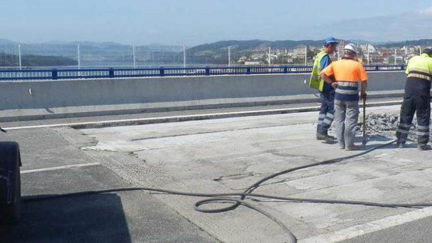 Las obras para mejorar el firme del puente de los Santos ya están en marcha