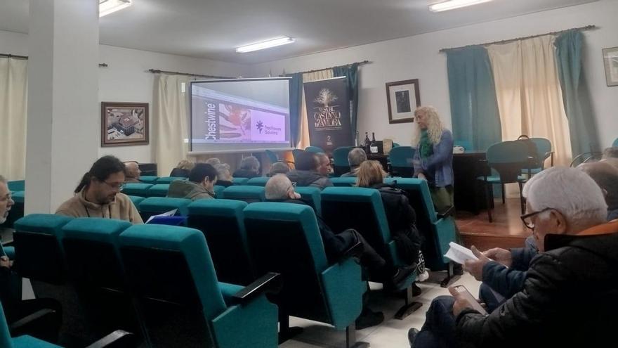 Productores zamoranos, en la conferencia impartida en el Ayuntamiento de Alcañices.