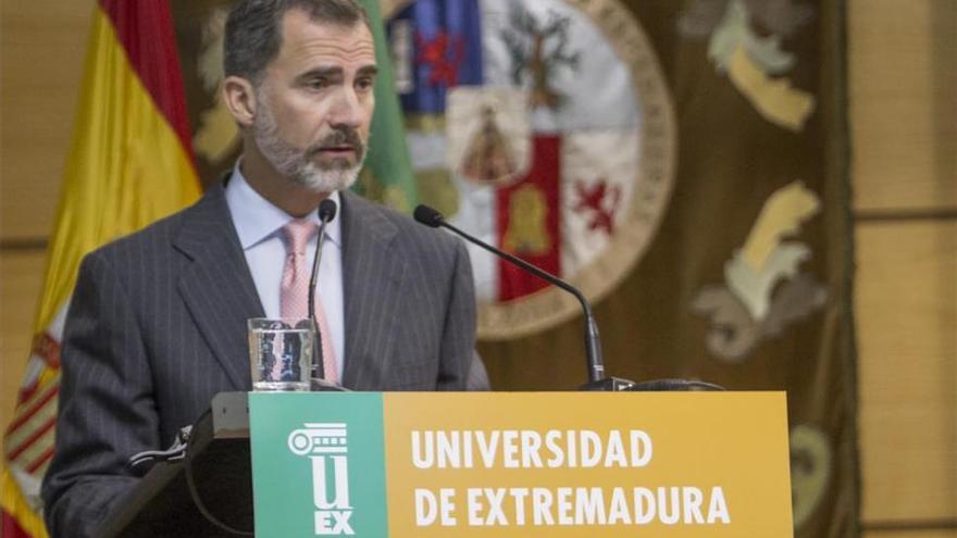 Felipe VI aboga por luchar contra el paro desde la universidad