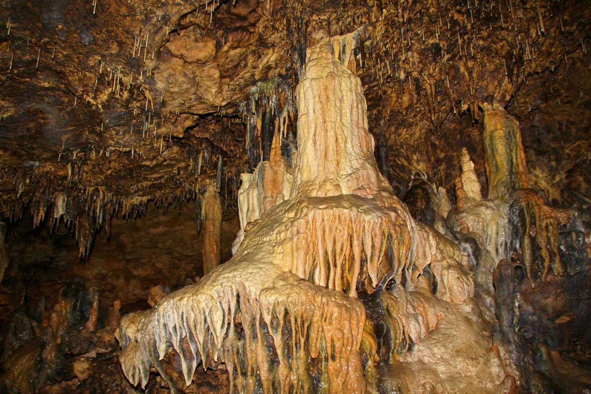 Cueva Los Enebralejos, Prádena de la Sierra (Segovia)