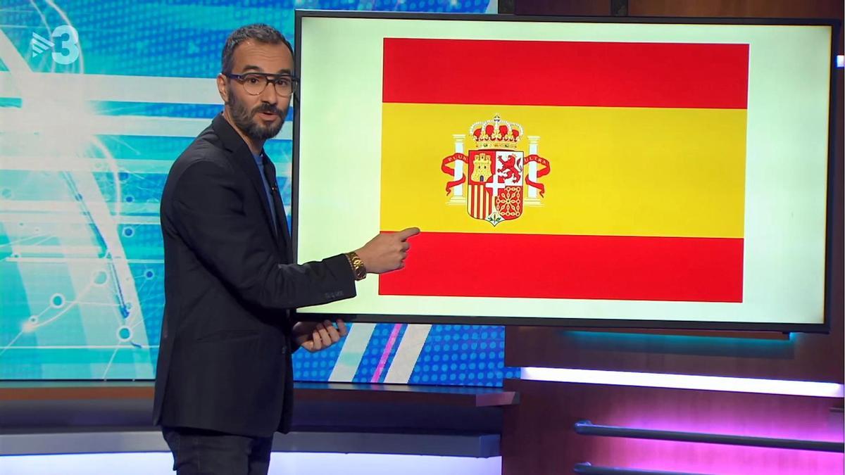 Jair Domínguez con la bandera de España.