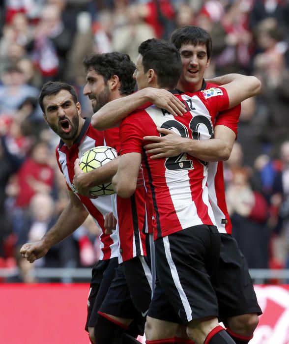 El Athletic le arrebata la quinta plaza a los celestes en un partido marcado por la expulsión de Cabral