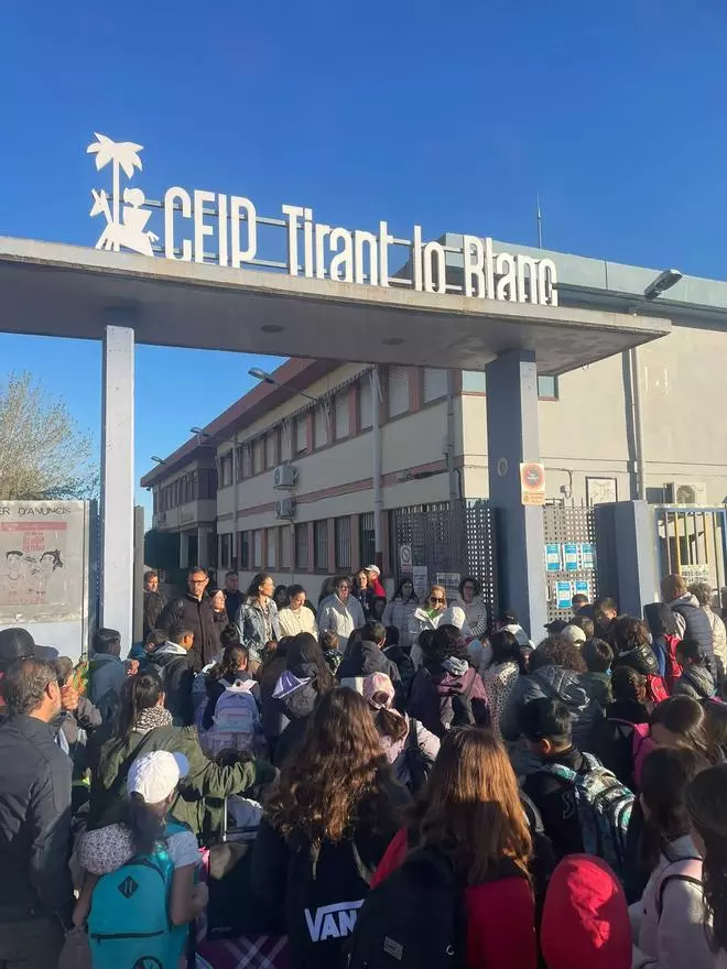 Los impagos de Educación dejan al CEIP Tirant lo Blanc de Alzira en quiebra con solo 47 euros en el banco