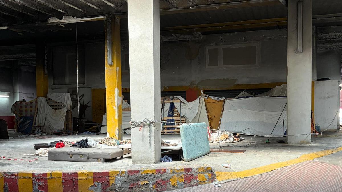 El campamento improvisado en un parking del centro