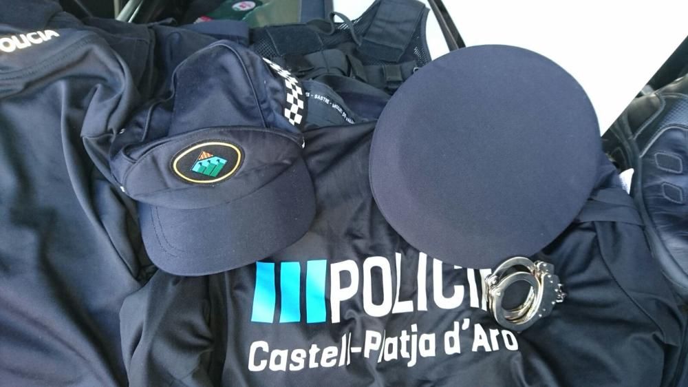 Troben samarretes falses de la policia de Platja d'Aro dins un Porsche