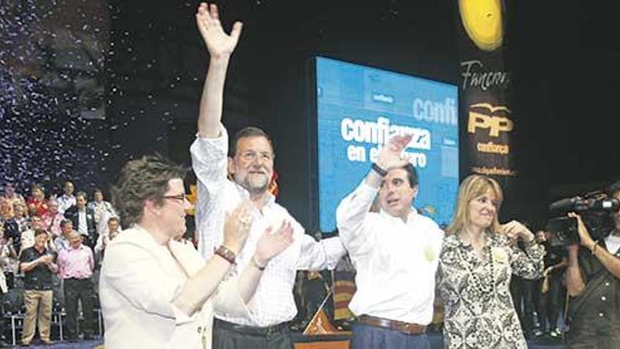 Mitin central de la campaña del PP en 2007, con Matas y Rajoy, la misma por la cual los tribunales dictaminaron un delito electoral.