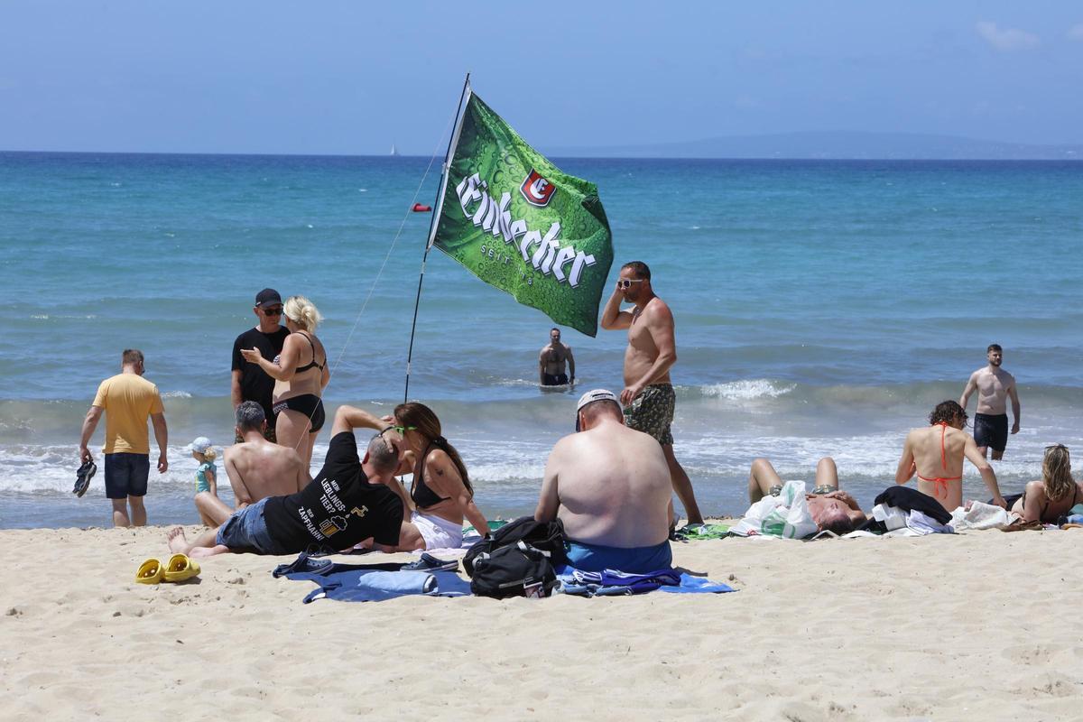 Bundesliga-Saison vorbei: Die Fußballer nehmen wieder die Playa de Palma ein