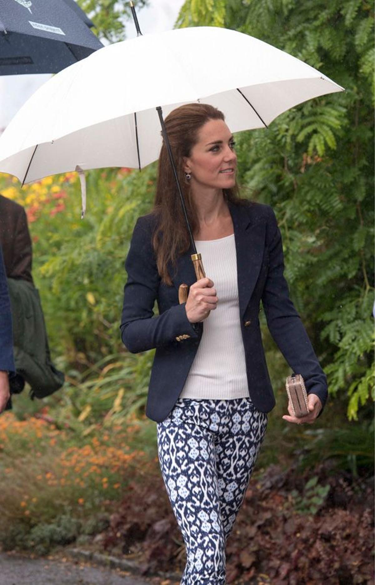 Los pantalones de GAP de Kate Middleton en Cornualles