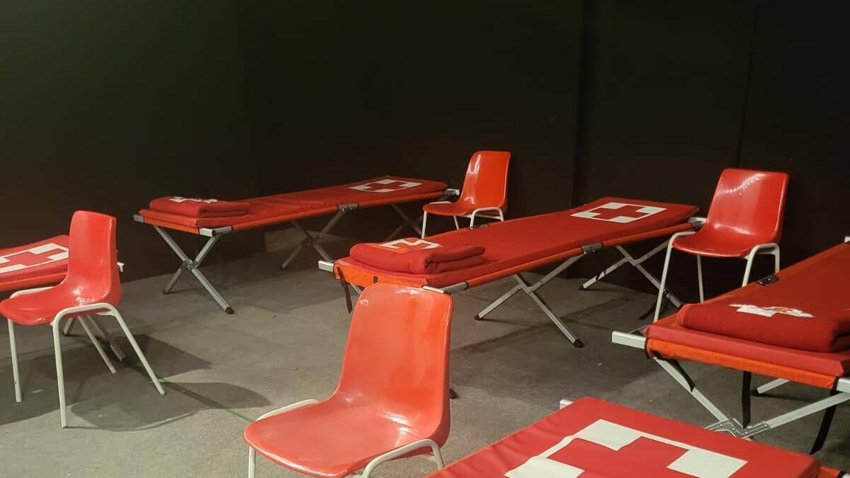 Les imatges de l'exercici de muntatge d'un centre d'acollida per evacuats a Portbou