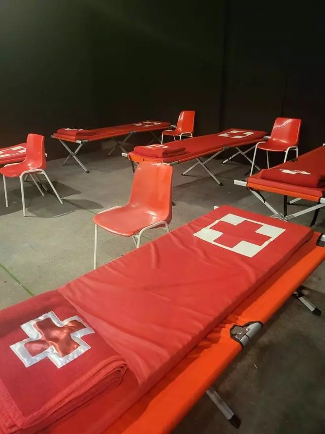 Les imatges de l'exercici de muntatge d'un centre d'acollida per evacuats a Portbou