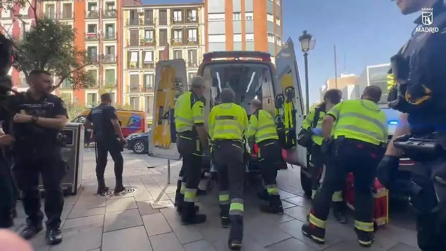 Un joven herido por arma blanca en la plaza de Lavapiés, en Madrid