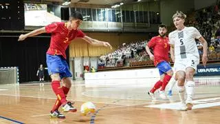 España cede un empate en Eslovenia y se complica liderato