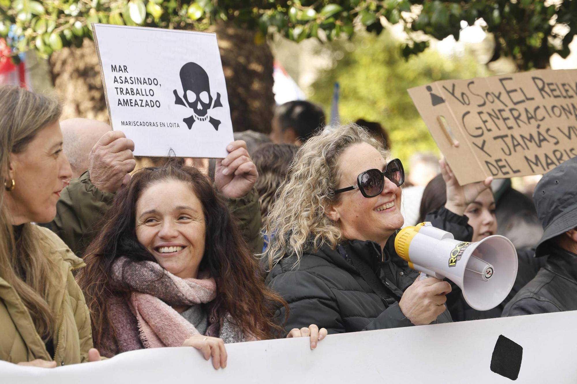 FOTOGALERÍA | Multitudinaria manifestación en Santiago contra la gestión del vertido de pélets