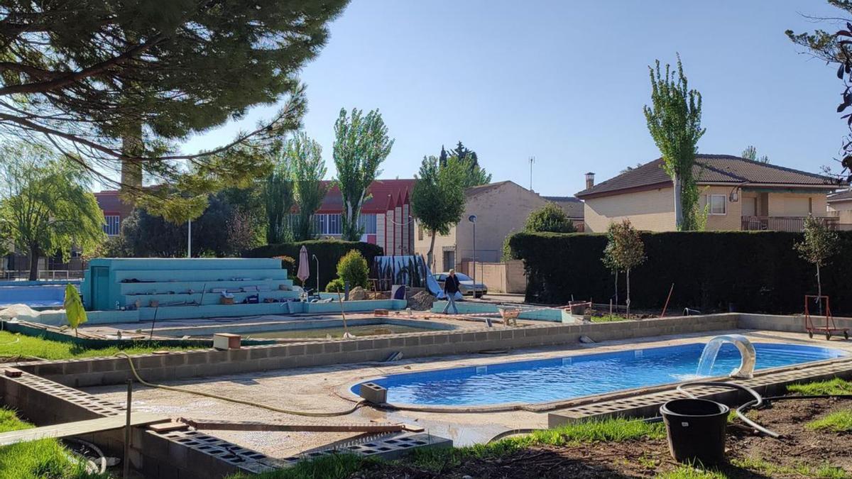 Proyecto de reforma de las piscinas municipales y renovación del suelo del polideportivo. |   