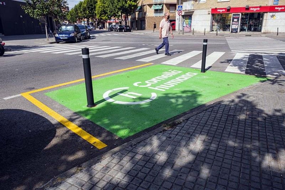 Cornellà millora els passos de vianants per fer-los més visibles i segurs Cornellà millora els passos de vianants per fer-los més visibles i segurs
