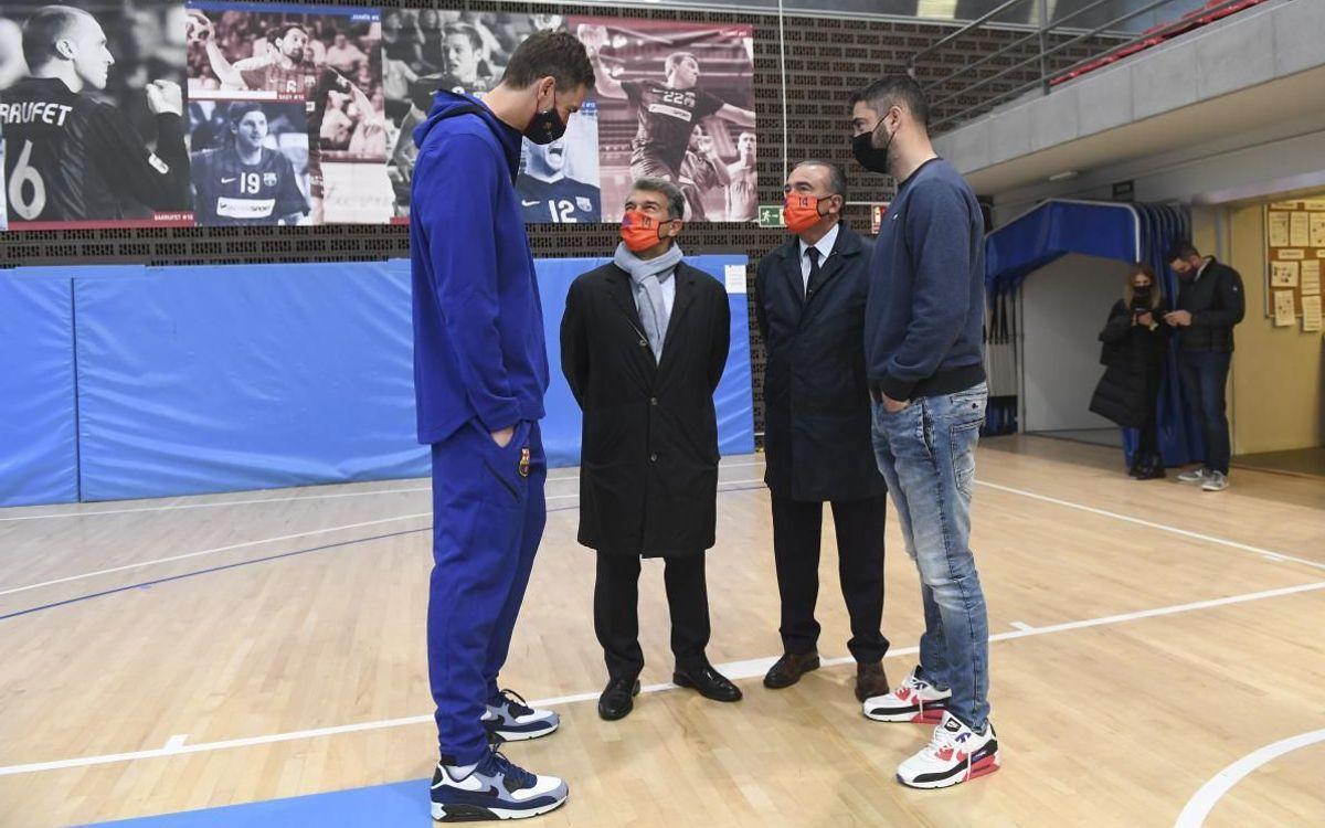 Gasol, Laporta, Yuste y Navarro charlan en la ciudad deportiva de Sant Joan Despí.