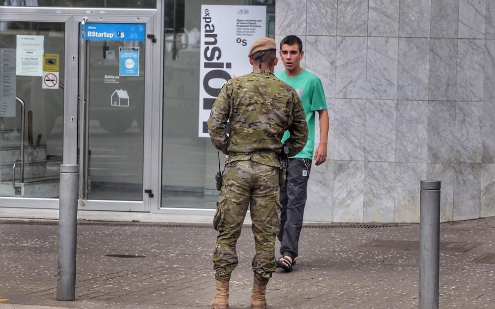 Militares patrullando por Santa Cruz