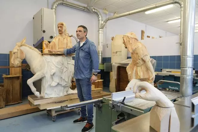 La Escuela de Arte de Zamora pule y da color a la nueva Borriquita de Villaralbo