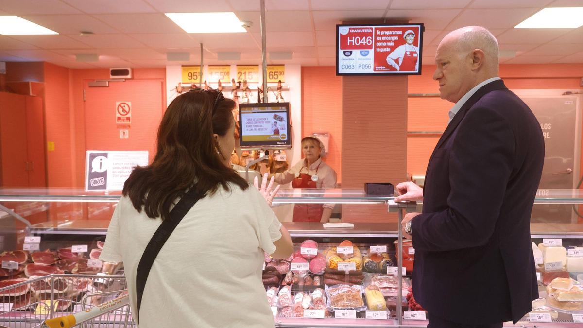 Antonio Rodríguez, director general de Consum, en una botiga, en una imatge recent