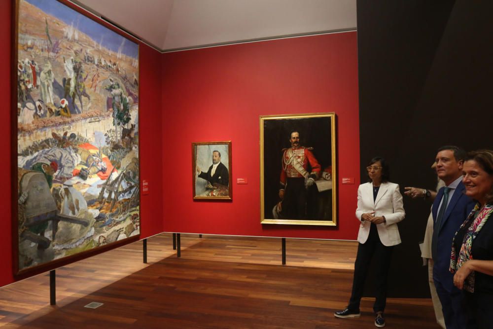 Rosa Aguilar, acompañada por integrantes de la Plataforma de la Aduana y la Asociación de Amigos del Museo de Málaga, ha visitado las instalaciones que, por el momento, siguen sin fecha de apertura co