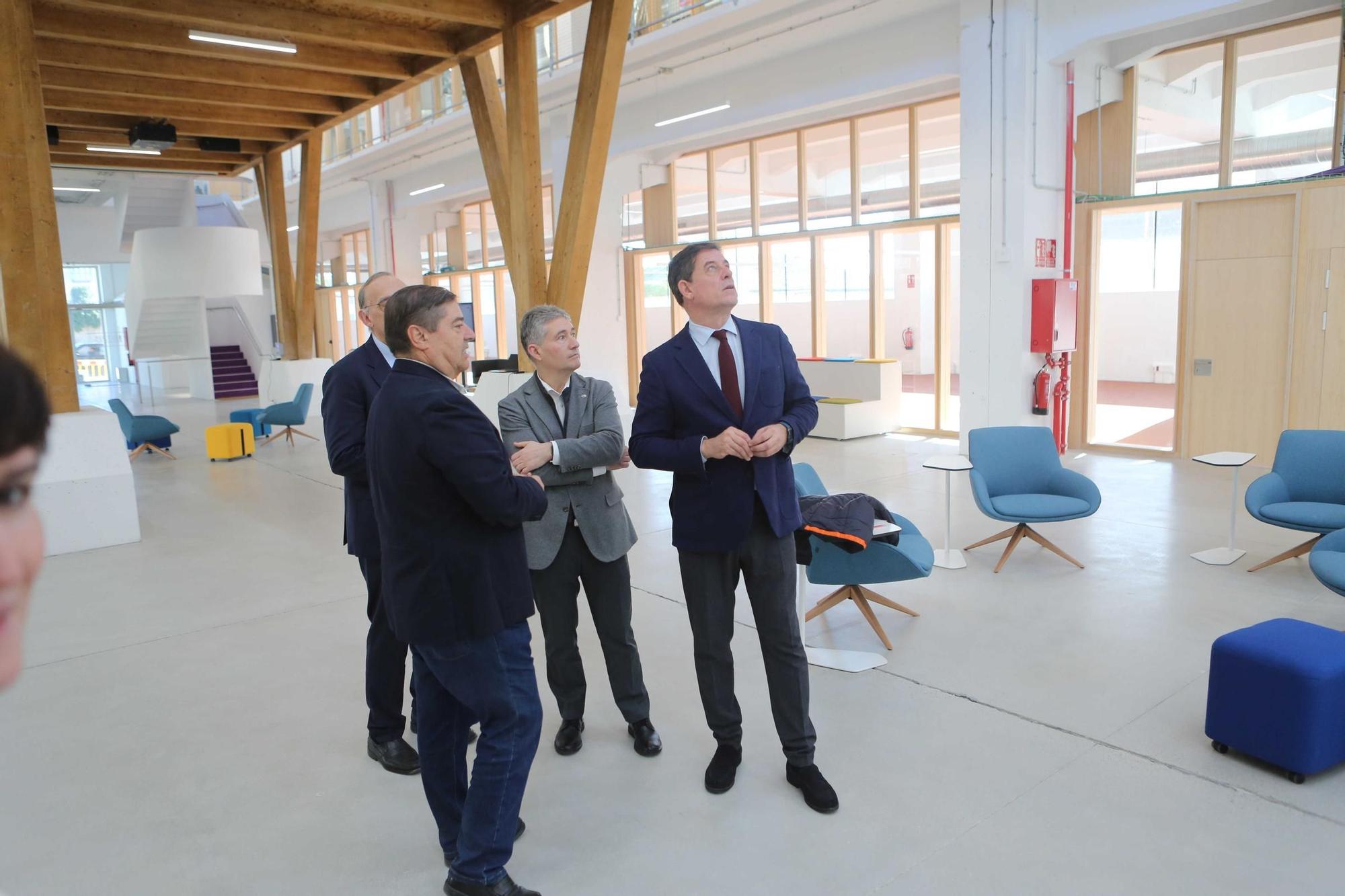 Encuentro de Besteiro en A Coruña con los tres rectores de las universidades gallegas