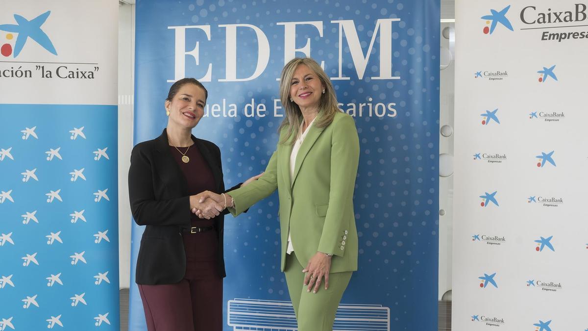 Hortensia Roig, presidenta de EDEM, y Olga García, directora territorial de CaixaBank en la Comunitat Valenciana.