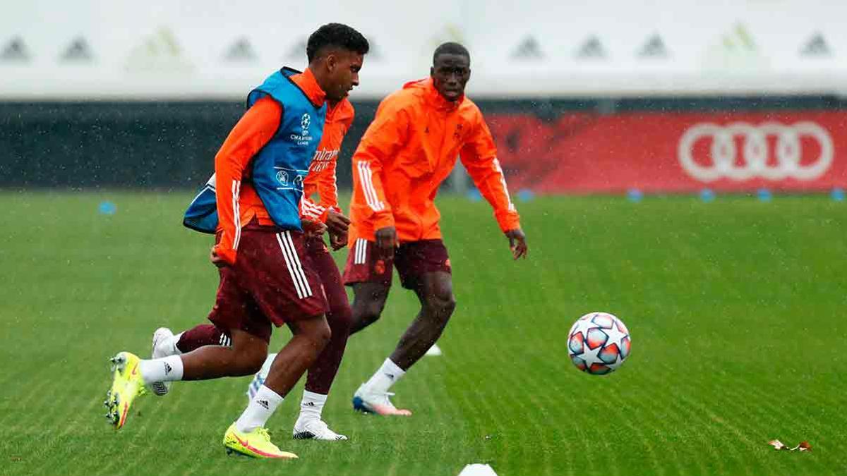 Último entreno del Madrid antes del debut europeo