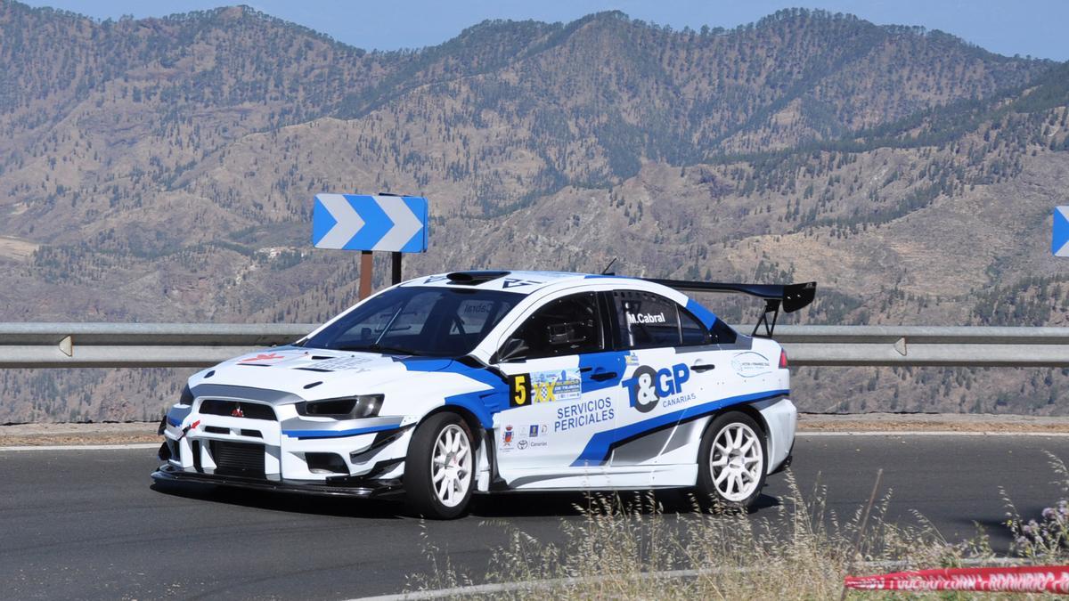 Miguel Cabral, al volante del Mitsubishi Lancer EVO, durante una de las pruebas de la presente temporada.