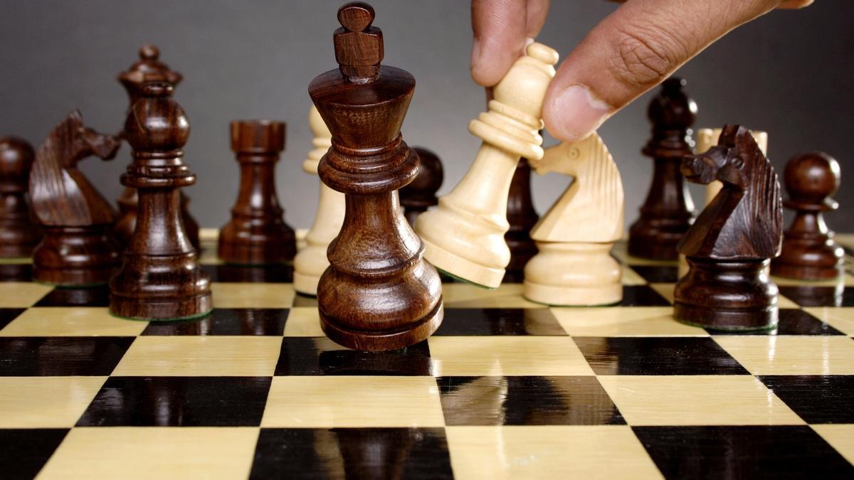 Ajedrez, juego de tablero.