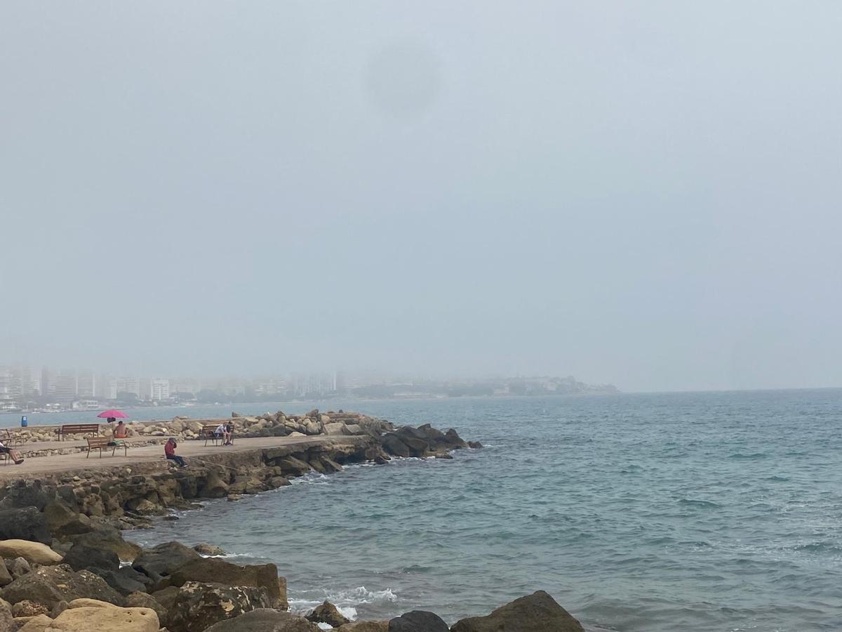 La niebla continúa el lunes en Alicante.