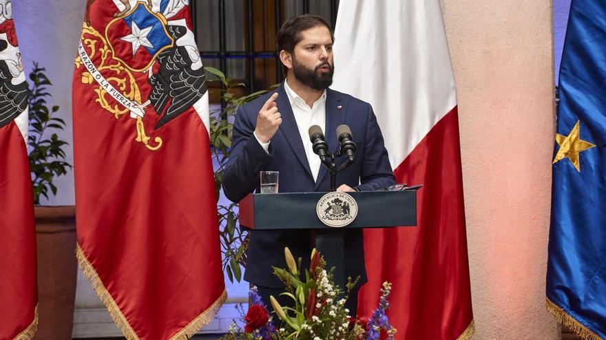 Boric afronta una denuncia por acoso sexual hace 11 años, pero la defensa presenta pruebas que el presidente fue víctima de hostigamiento