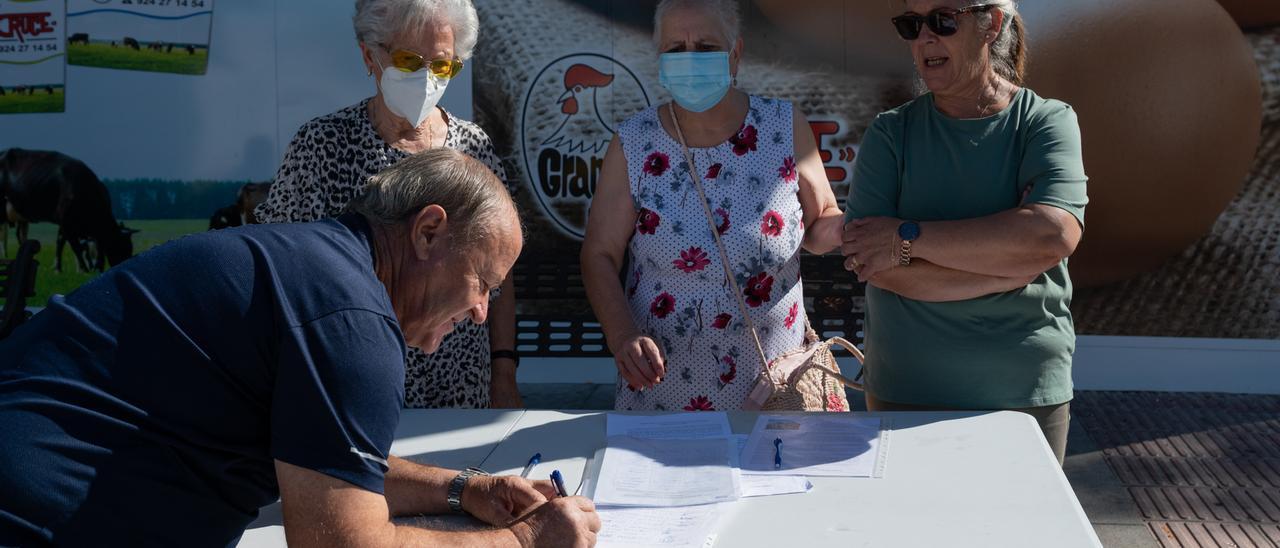 Recogida de firmas contra el centro social de acogida temporal previsto en la avenida Padre Tacoronte.