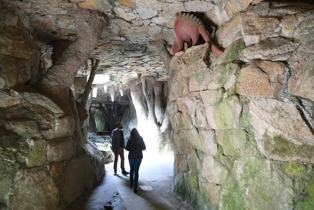 Una jornada lúdica redescubre el tesoro legado hace más de un siglo por los García Naveira que recrearon en O Carregal lo visto y soñado en sus viajes alrededor del mundo.