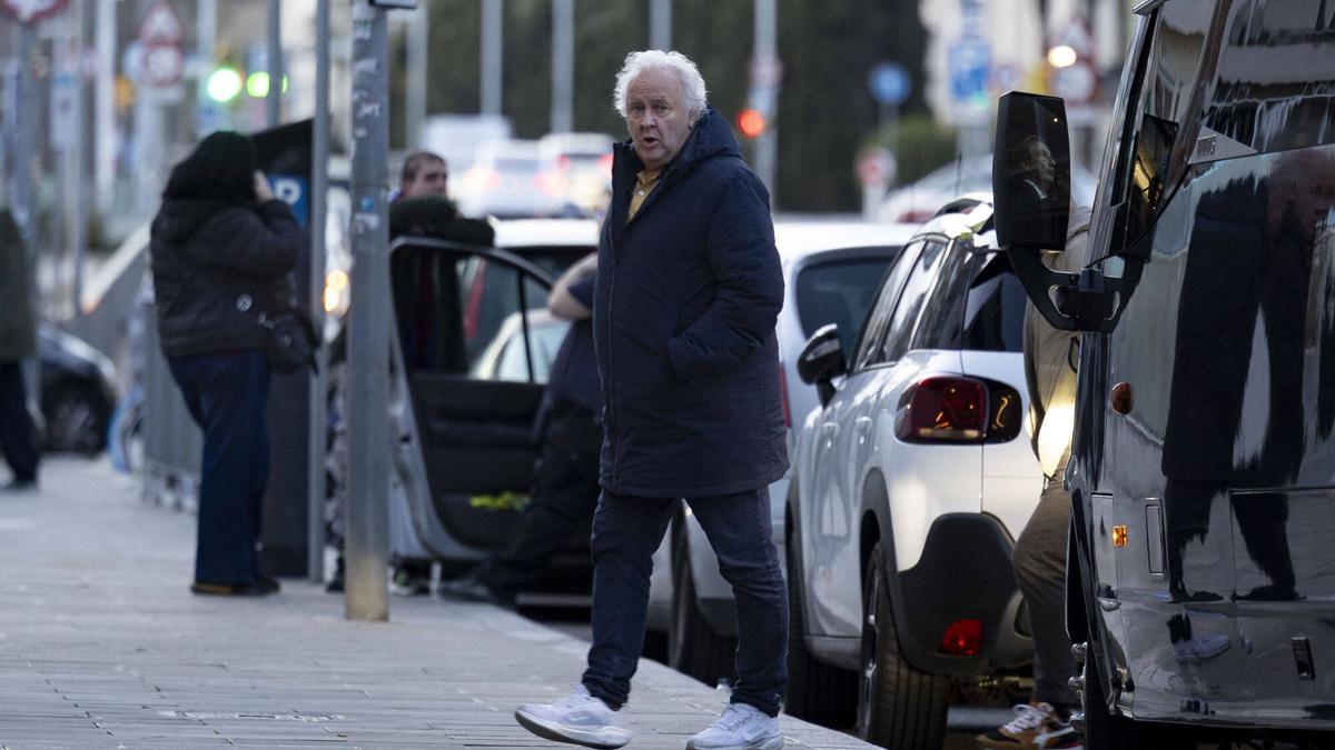 Negreira abandona la Ciutat de la Justícia acompañado de su mujer.