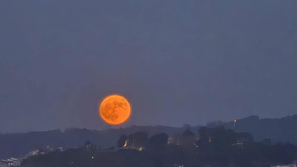 Luna llena sobre la ría de Vigo