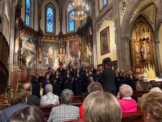 La Schola Cantorum de Grado lo borda en Avilés: la agrupación moscona actuó en Santo Tomás de Canterbury