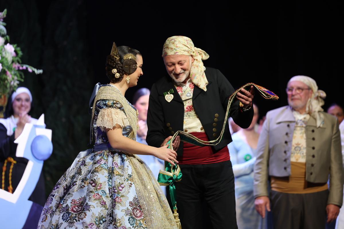 Santiago Ballester hace un cameo en la presentación de Na Jordana