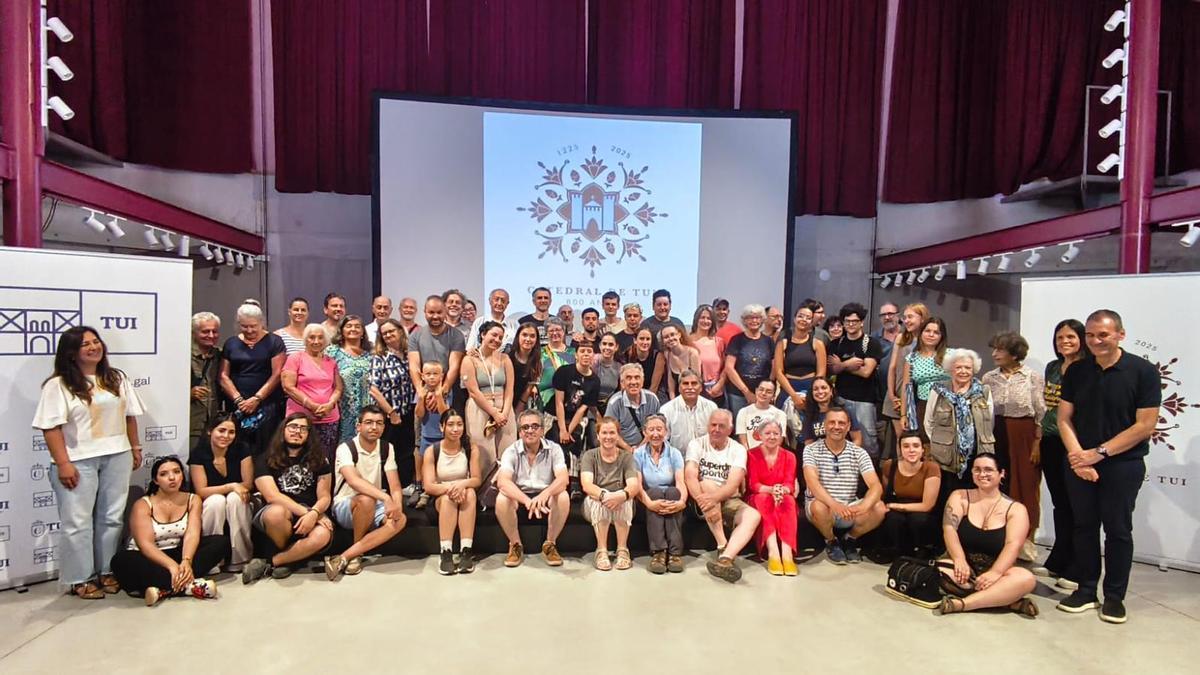 Foto de familia de los asistentes a la Lección Xacobea, en Tui.