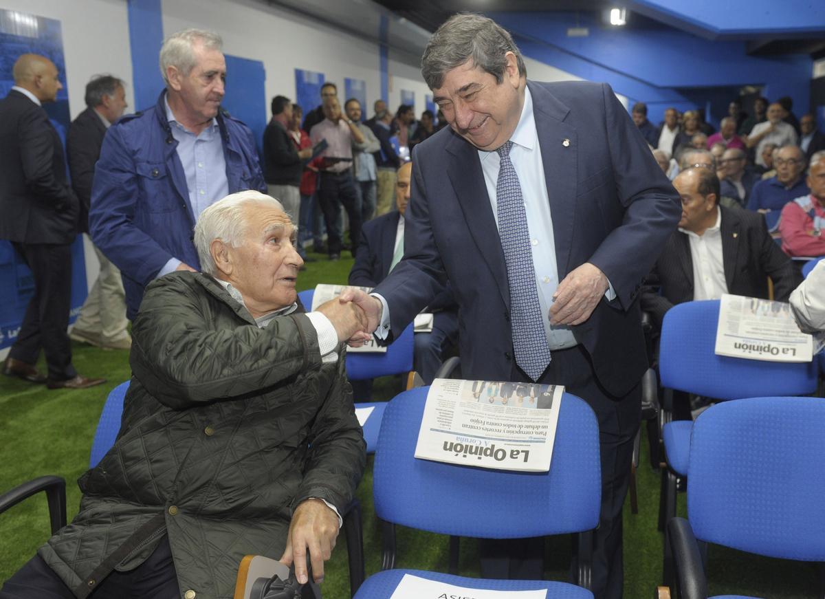 Arsenio Iglesias: Fotografías de una vida. En la imagen, junto al expresidente del Deportivo Augusto César Lendoiro en un acto organizado por LA OPINIÓN A CORUÑA