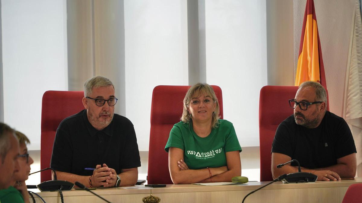O alcalde, Blas García, á esquerda, nunha xuntanza.