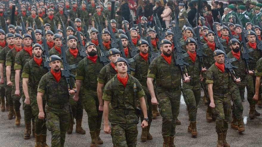 Desfile de la Brilat, en Pontevedra. // Rafa Vázquez