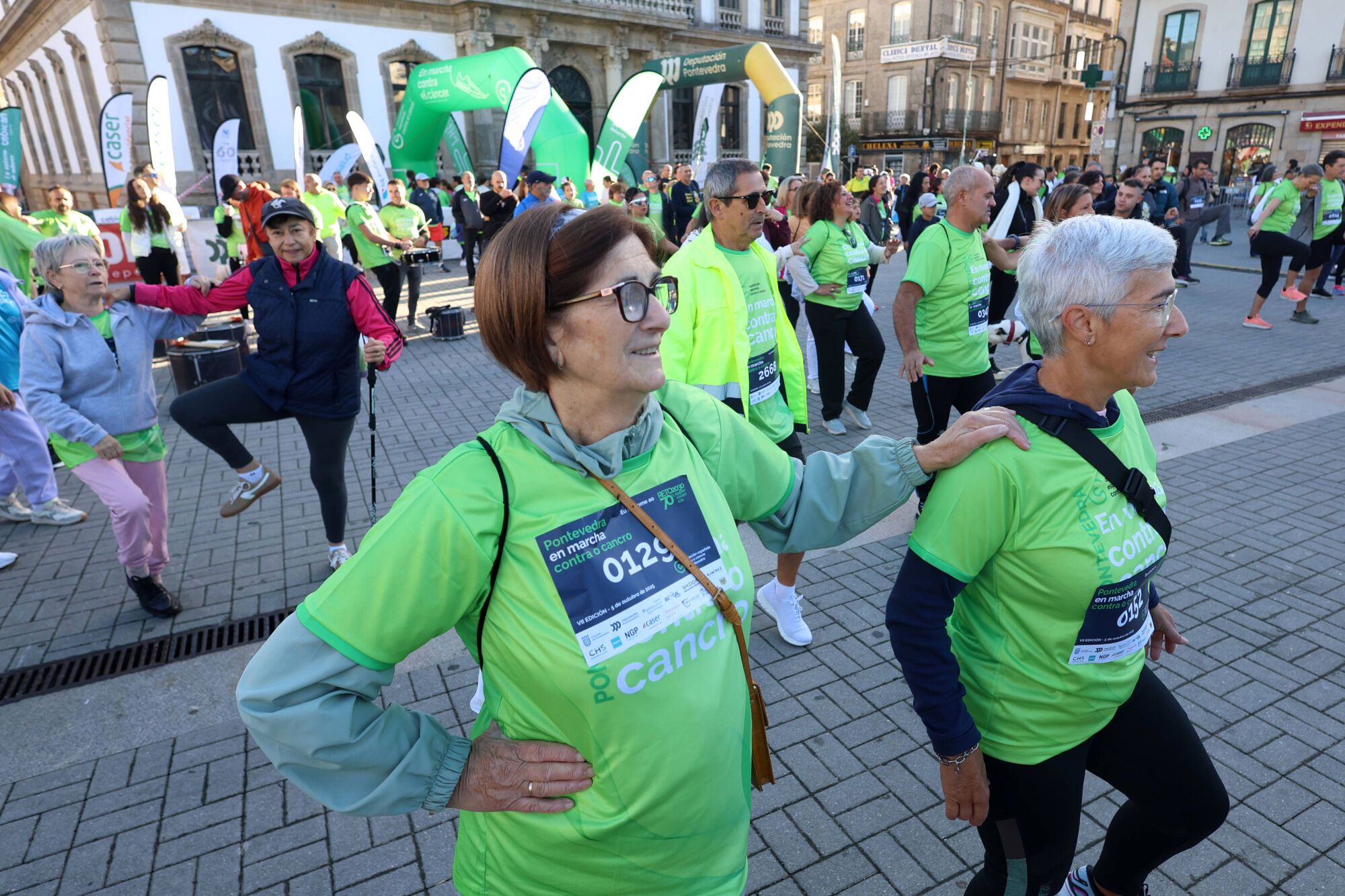 Dos mil setecientos participantes convirtieron la Marcha contra el cáncer de Pontevedra en la más multitudinaria de Galicia